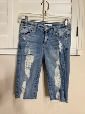 Guess Size 25/26 Distressed Denim Bermuda Short thumbnail 2