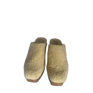 Vince Camuto Sherpa clogs size 7 thumbnail 2