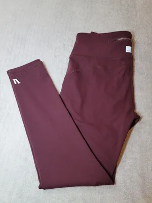 Vuori Pace High Rise Leggings Size Medium Burgundy Yoga Running Athletic thumbnail 15
