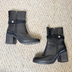 Coach and Four Black Leather Ankle Boots Made in Italy Block Heel Zipper Size 6M thumbnail 2