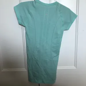 Women's lululemon Mint Green size two swiftly tech tshirt thumbnail 4