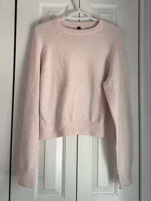 H&M Sweater thumbnail 1