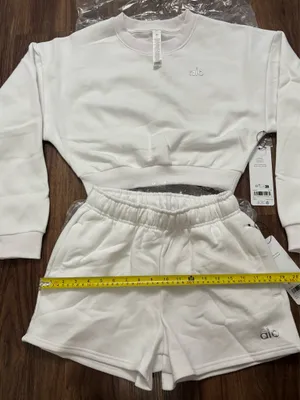 🤍✨Cropped Accolade Crewneck & Shorts Set – White (Size M) thumbnail 9