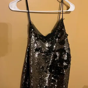 WDNY Cami Sequin Party Top Spaghetti Straps V Neck Size M Metallic NWT thumbnail 8
