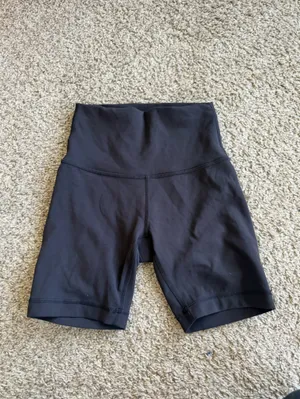 Lululemon Wunder Train High-Rise Short 6"
Black thumbnail 5