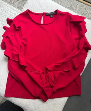 Red blouse with ruffled sleeves thumbnail 1