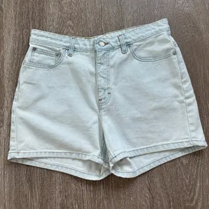 Vintage Tommy Hilfiger Shorts Womens 8/10 Light Wash Denim Classic 90s Beach USA thumbnail 3