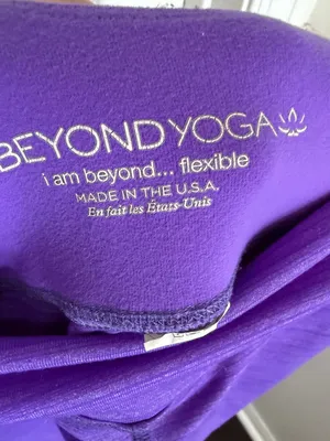 Beyond yoga purple cropped capri leggings small thumbnail 3