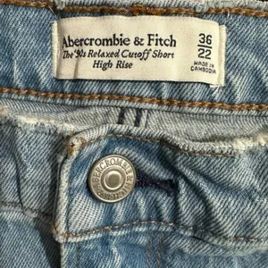 Abercrombie & Fitch 90s Relaxed Cutoff Denim Shorts Size 36/ 22 thumbnail 6