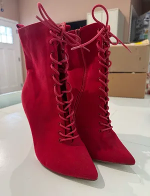 Red Heels Size 7.5 thumbnail 1
