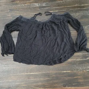 Abercrombie & Fitch Women’s Small Off-Shoulder Top Casual Trendy thumbnail 2