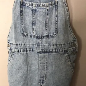 GAP Women's Distressed Denim Shortalls Washwell‎ Light Wash Overalls Medium thumbnail 5
