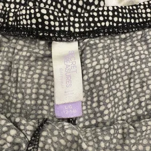 Secret Treasures BlacK & White With Pink Accent Pajama Set thumbnail 3
