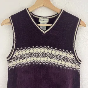 WHITE STAG Vintage 90s Dark Purple Fair Isle Soft V Neck Sleeveless Sweater Vest thumbnail 2
