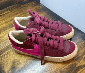 Nike‎ Burgundy And Pink Sneakers Size 5 thumbnail 1