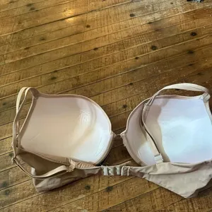 Victoria’s Secret nude satiny sexy push-up 38DD bra thumbnail 3