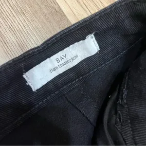 Sam Edelman Women's Bay Flare Trouser Jeans black Shiny gloss size 29 thumbnail 3