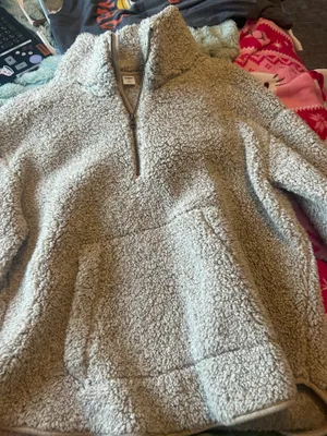Old Navy Women’s Sherpa Pullover size m thumbnail 1