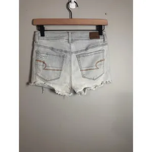 American Eagle‎ Hi-Rise Shortie Distressed Denim Shorts Light Wash Blue Size 2 thumbnail 3
