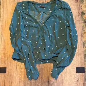 Abercrombie & Fitch Green Lace Trim Tie Front Blouse XS thumbnail 1