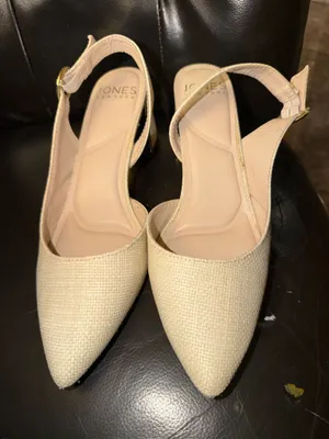 Heels Tan Size 9 thumbnail 1