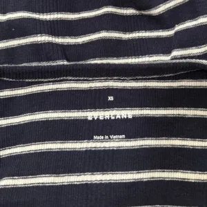 Everlane The Vintage Rib Cardigan in Navy/bone size XS thumbnail 3