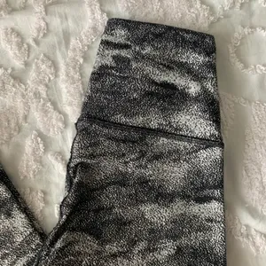 Lululemon Women’s 2 Wunder Under High-Rise Tight 28" Misted Jacquard Black White thumbnail 3