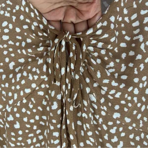 Maurices Brown & White Speckled Dot Print Flare Sleeve Tie Front V-Neck Blouse S thumbnail 4