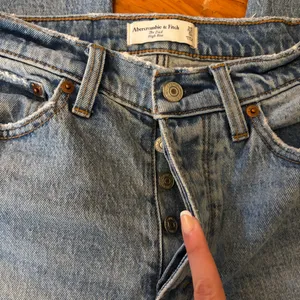 Abercrombie Jeans The Dad High-Rise thumbnail 4