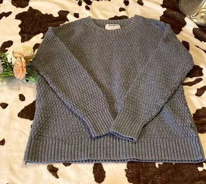 Old Navy Women’s sweater thumbnail 1