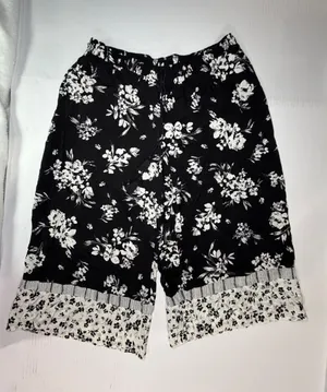 Simply Vera Vera Wang Black and White Floral Wide-Leg Bermudas thumbnail 1