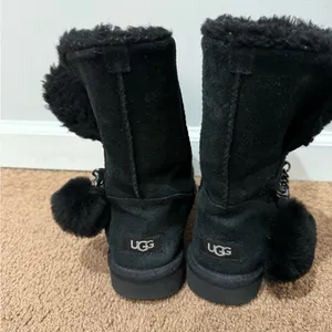 UGG Women’s Classic Short Charm‎ Boots Size 8 Excellent! Black thumbnail 3