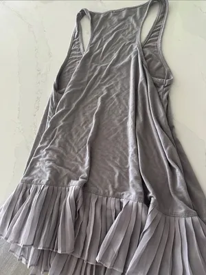 Umgee light gray racerback pleated hem tank top size medium‎ thumbnail 4
