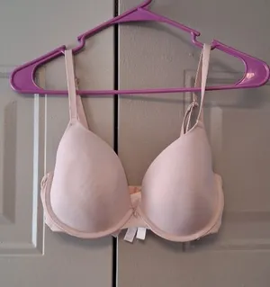 PINK Victoria's Secret wear everywhere t-shirt lightly bra in light pink size 34D thumbnail 1