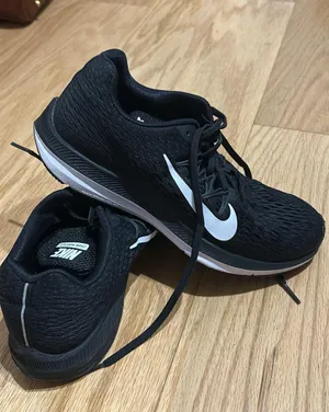 Nike Tennis Shoes thumbnail 1