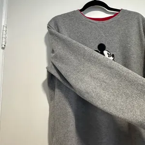 VTG 90s Y2K Mickey Mouse Disney XLarge 16/18 Grey Red Crewneck Pullover Fleece. thumbnail 11