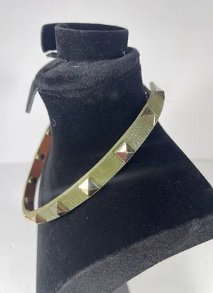 Olive Green Leather Studded Choker Necklace Gold Tone Pyramid Studs 15.5” thumbnail 1