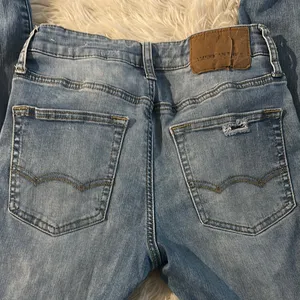 American Eagle Outfitters Distressed Denim Jeans thumbnail 2