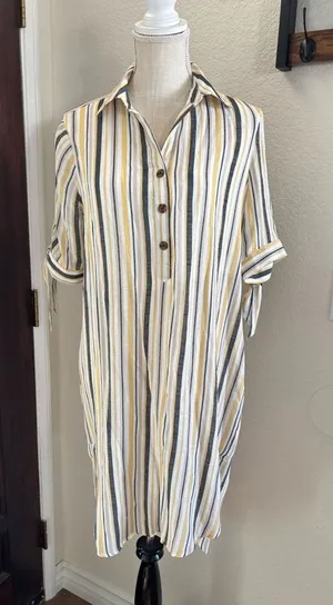 Chic Striped Button thumbnail 1