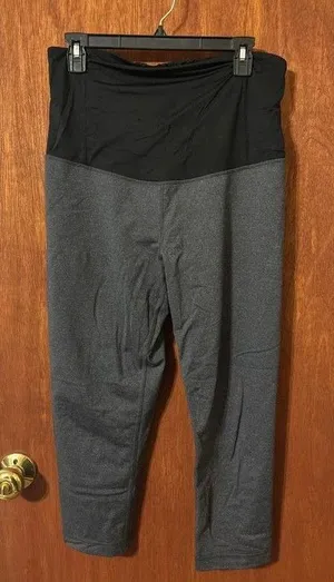 Be Maternity by Ingrid & Isabel Maternity Capris Size Large thumbnail 1