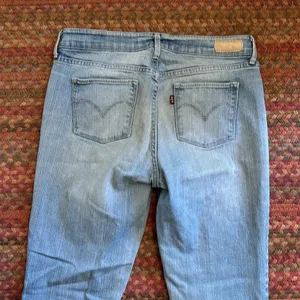 Levis Light Wash Slight Curve Low Rise Straight Jeans thumbnail 5