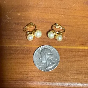 Vintage 1950s Gold-tone Clip-on Earrings Faux Pearls RMN Stamped thumbnail 4