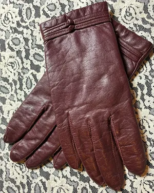 Wine color Leather Gloves size 6.5 thumbnail 1