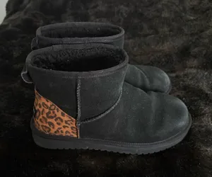 Koolaburra By UGG Boots Womens Size 9 Black Leopard Ankle Suede Shearling Casual thumbnail 1