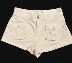 Stradivarius Cream Cargo Mid-Rise Women's Shorts thumbnail 1