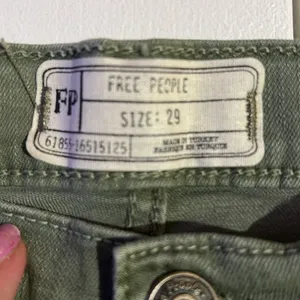Free people busted knee women’s size 29 jeans Distressed thumbnail 10