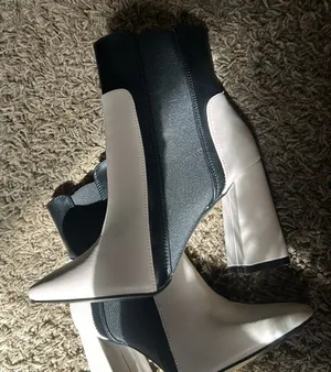 Yo‎ Ki Creme Black Wedge Boots Size 5.5 thumbnail 1