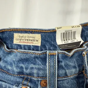 NWT Levi’s 501 Skinny Jeans in Blue Size 25 x 28‎ thumbnail 8