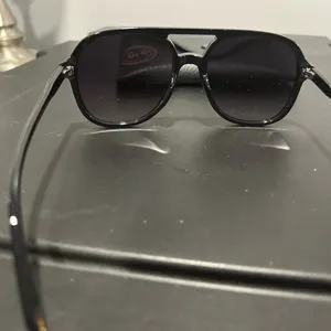 Stylish Black Aviator Sunglasses thumbnail 5