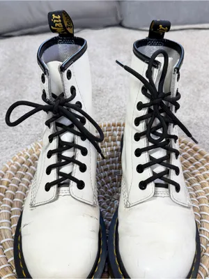 Dr. Martens Women’s Doc's. Doc Martens 11821 Boots 8 Eyes in White Gloss 7 thumbnail 3